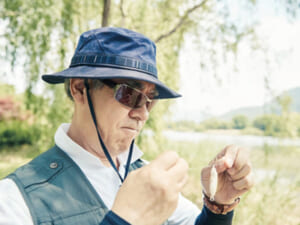 偏光レンズとは？一般サングラスとの違いを分かりやすく解説！